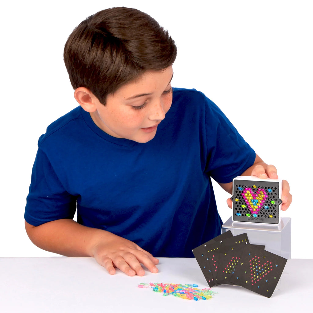 Mini 3.5" Includes 4 Templates and 80 Colored Pegs Z22133