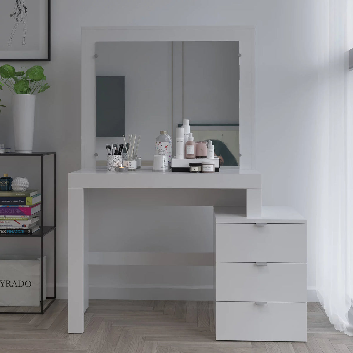 White Painted Vanity Table U327885