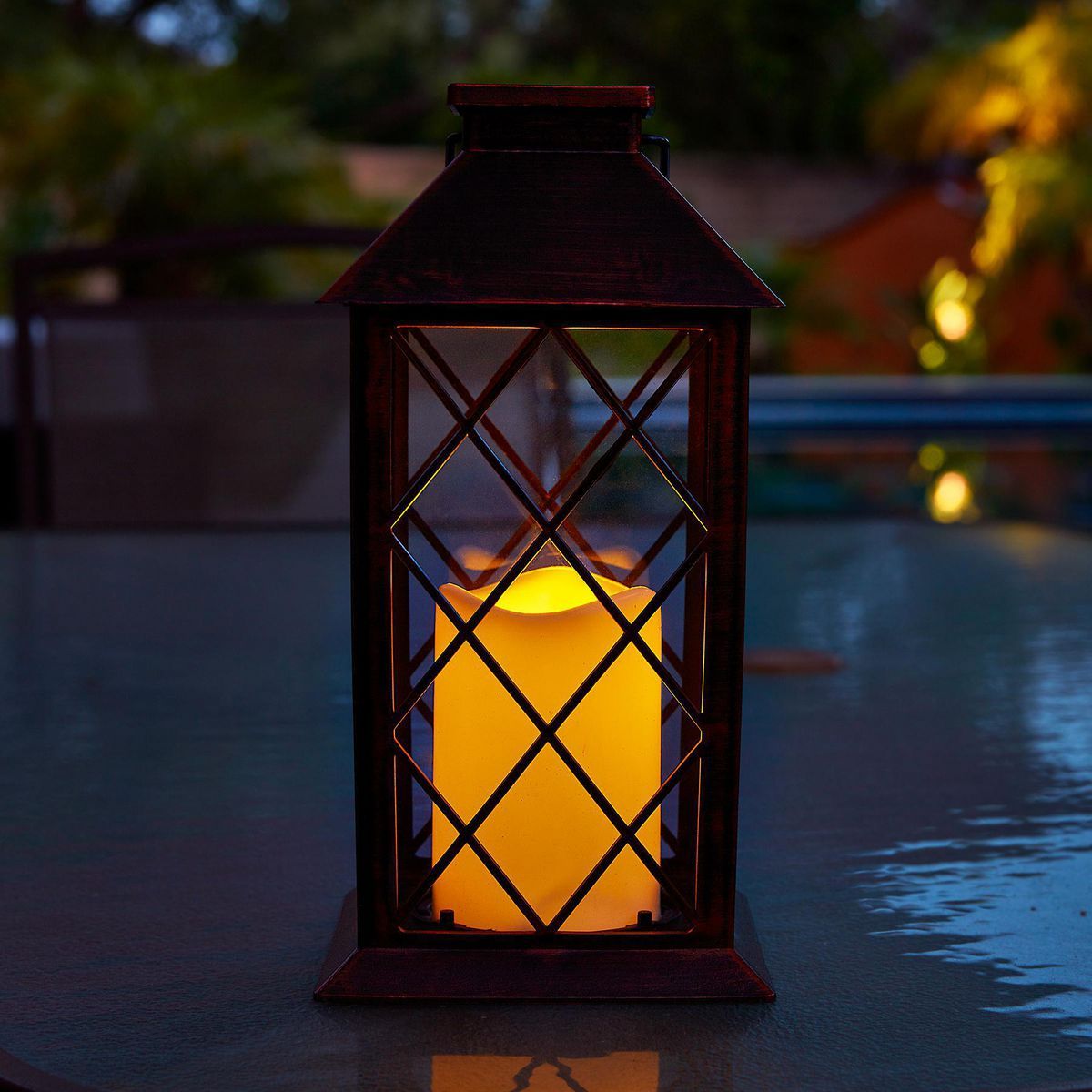 11 in. Solar LED Lantern B828